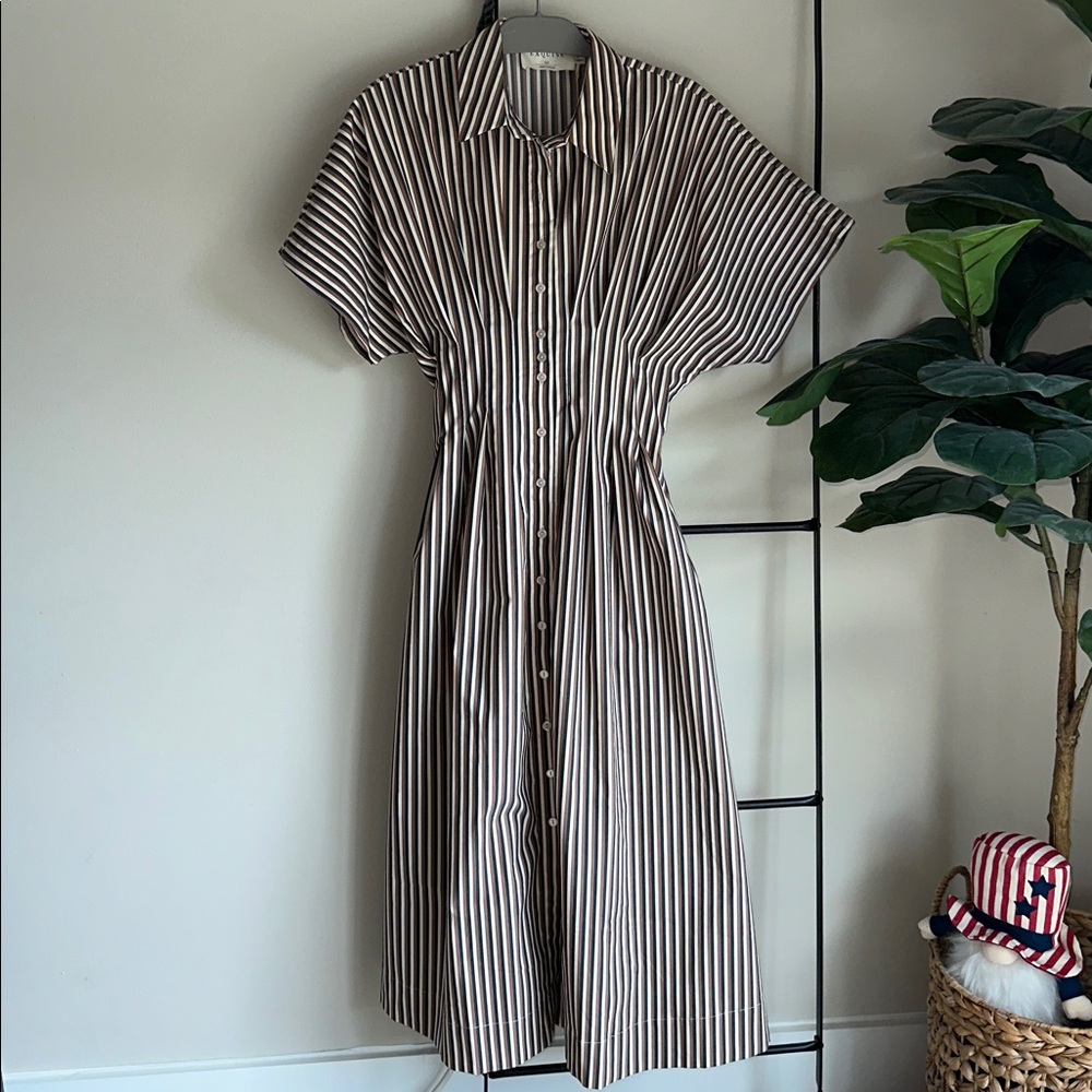 THE TOBIE BUTTON-FRONT PLEATED SHIRT DRESS BY EXQUISE